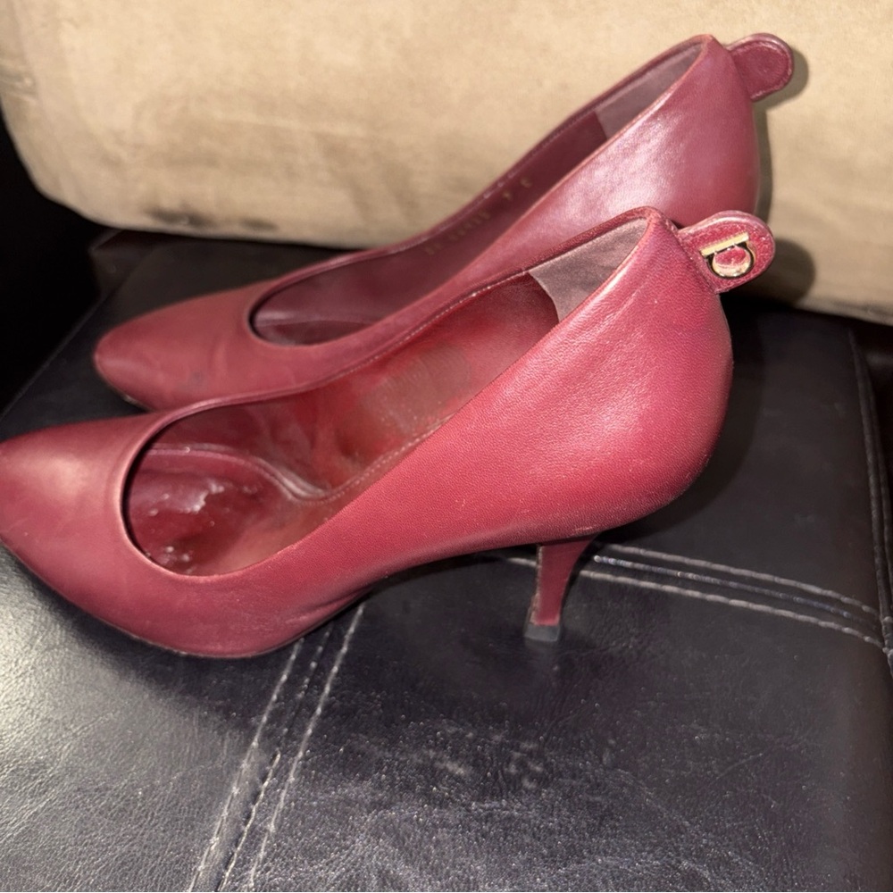 Ferragamo Judy Leather Pump Women's. Size # 7 - Picture 10 of 15